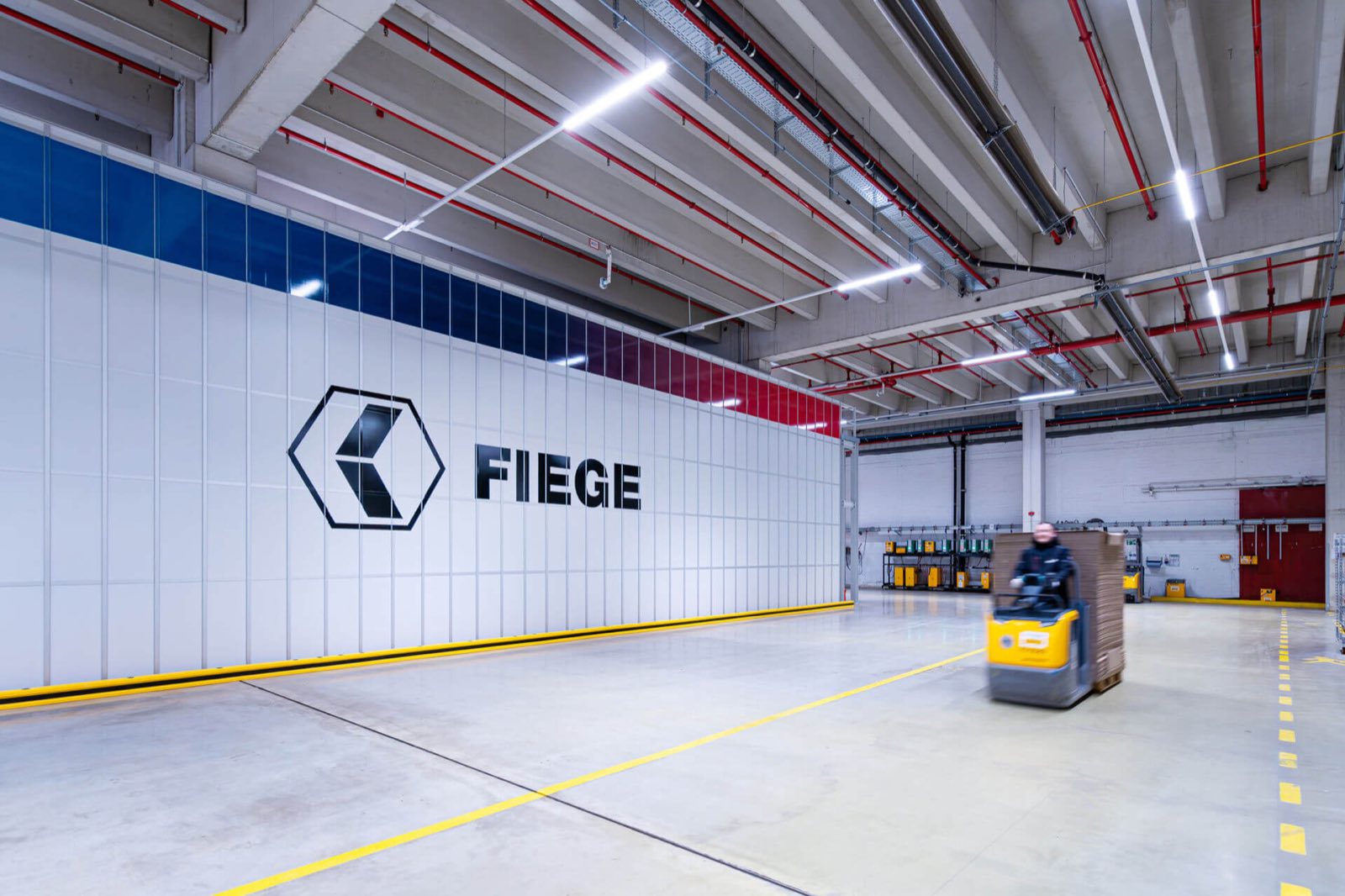 Automatisiertes Warenlager in einem FIEGE-Logistikzentrum
