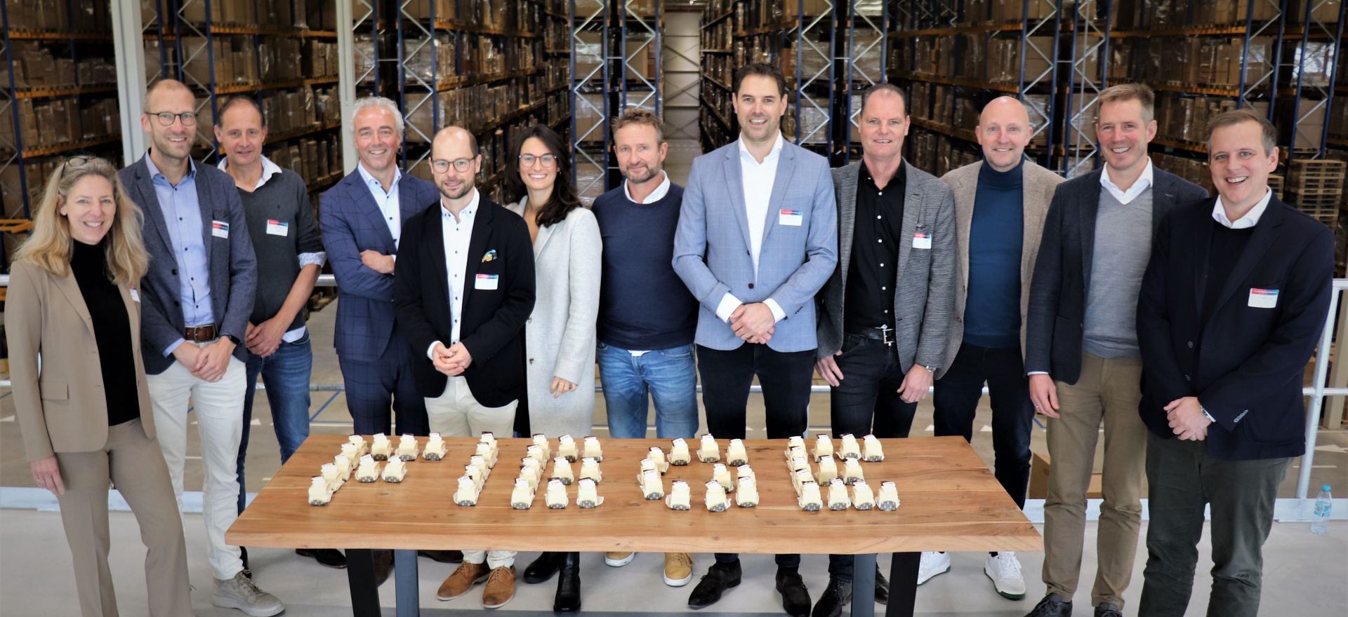 Gruppenfoto bei der Eröffnung des neuen FIEGE Logistikzentrums in Zaandam