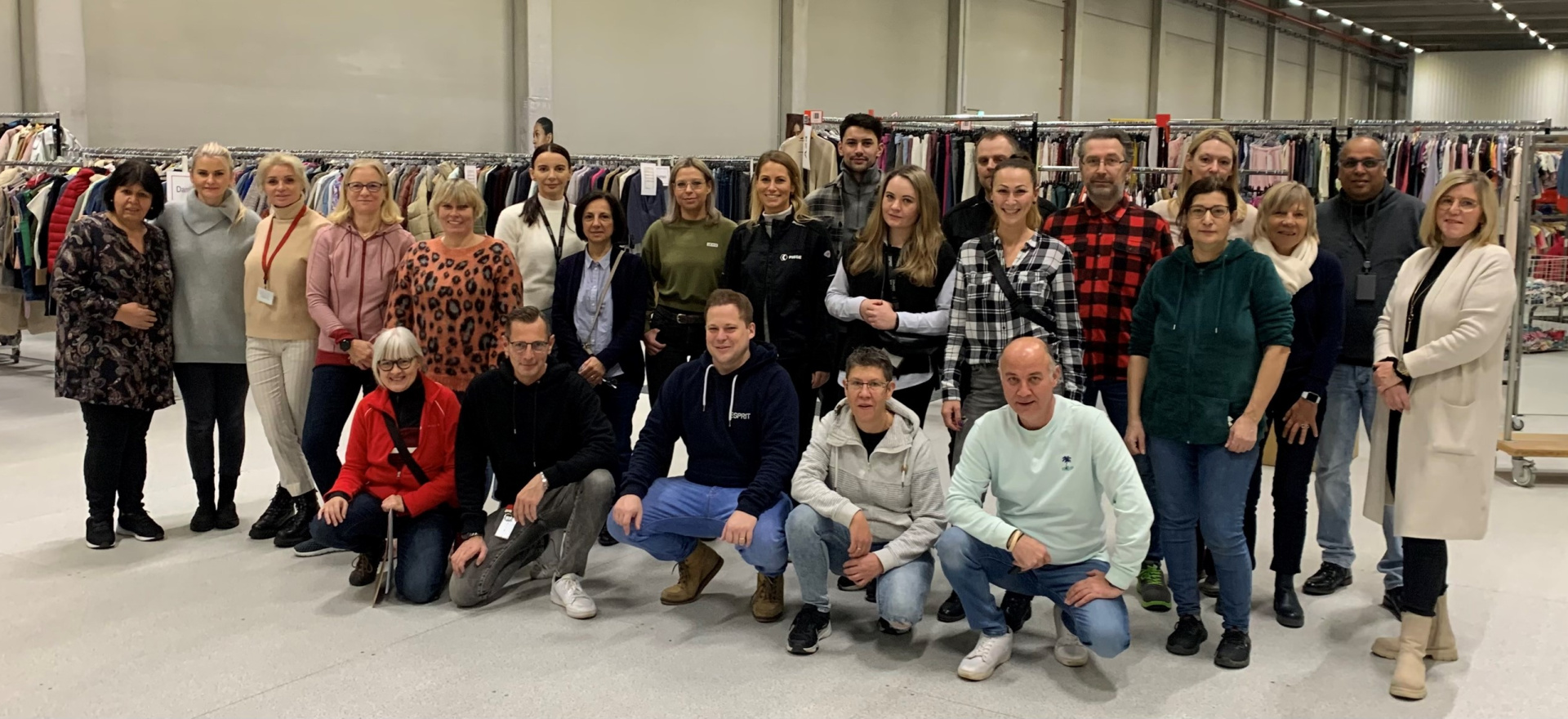 Gruppenfoto vom Orga-Team des gemeinsamen Musterverkaufs von FIEGE und ESPRIT.