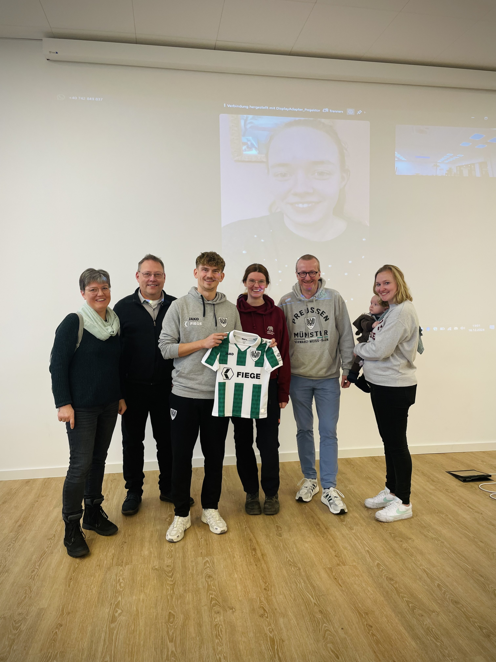 Preußen Spieler zu Besuch beim Allwetterzoo