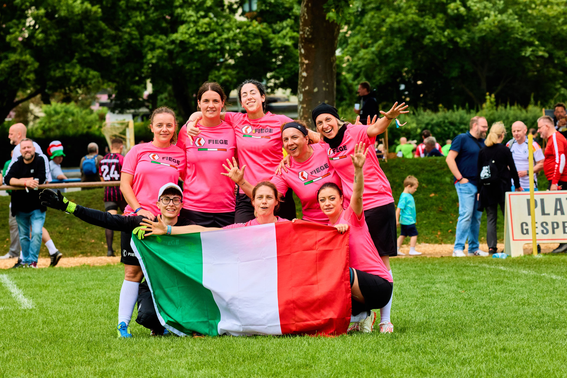 Mannschaftsfoto der italienischen Kolleginnen beim FIEGE Soccer Cup