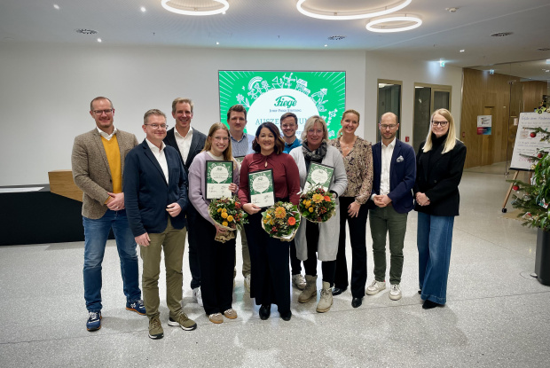 Jury und Gewinner:innen des FIEGE Ehrenamtspreis