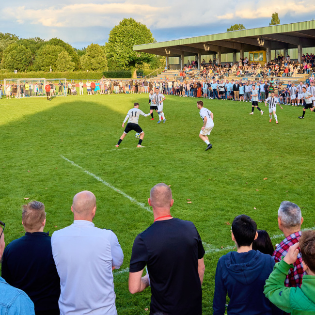 Das Finale des FIEGE Soccer Cups läuft im Adam-Günderoth-Stadion in Lampertheim
